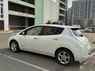 2011 Nissan Leaf I (ZE0/AZE0), белый, 790000 рублей, вид 3
