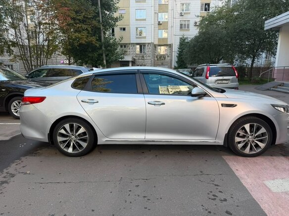 2018 Kia Optima IV Рестайлинг, серебристый, 1720000 рублей - вид 1