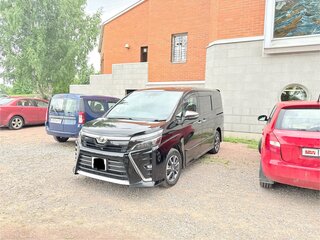 2018 Toyota Voxy III (R80) Рестайлинг, чёрный, 2700000 рублей, вид 2