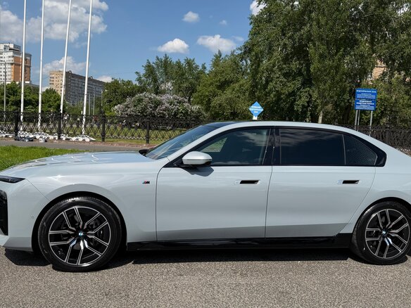 2023 BMW 7 серии 740d xDrive VII (G70), серый, 15700000 рублей - вид 5