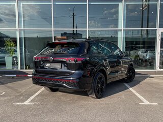2026 Volkswagen Tiguan L Pro III (China Market), чёрный, 4900000 рублей, вид 5