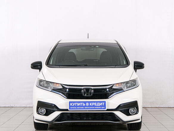 2017 Honda Fit III Рестайлинг, белый - вид 1