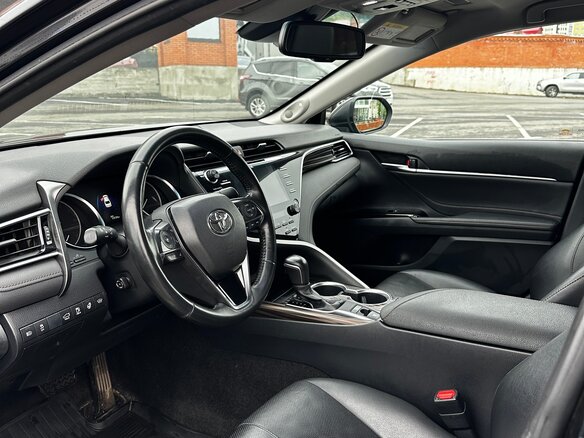 2019 Toyota Camry VIII (XV70), чёрный, 2550000 рублей - вид 7