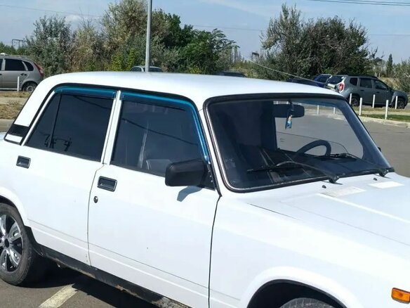 2007 Lada (ВАЗ) 21053-20, белый, 190000 рублей - вид 3