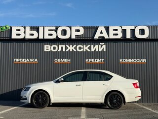 2017 Skoda Octavia III (A7) Рестайлинг, белый, 1690000 рублей, вид 4