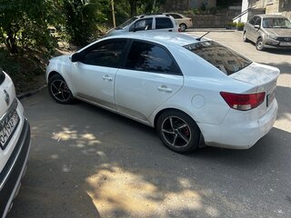 2009 Kia Cerato 5-speed II, белый, 460000 рублей, вид 4