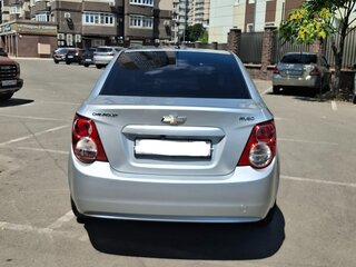 2014 Chevrolet Aveo II, серебристый, 890000 рублей, вид 5