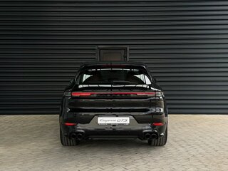 2026 Porsche Cayenne GTS III Рестайлинг, чёрный, 28300000 рублей, вид 4