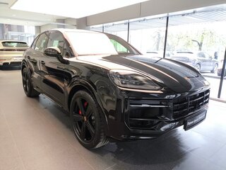 2025 Porsche Cayenne GTS III Рестайлинг, чёрный, 25990000 рублей, вид 2