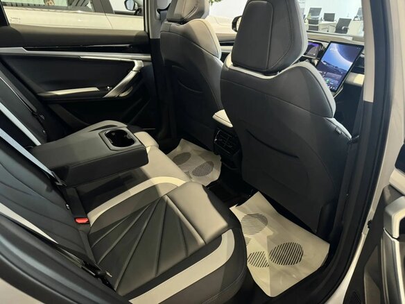 2026 Geely Atlas II, серебристый, 3449990 рублей - вид 10