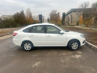 2023 Lada (ВАЗ) Granta I Рестайлинг, белый, 800000 рублей, вид 2