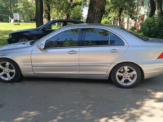 2000 Mercedes-Benz C-Класс 240 II (W203), серебристый, 390000 рублей, вид 1