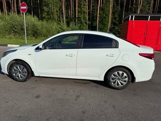 2017 Kia Rio IV, белый, 800000 рублей, вид 5
