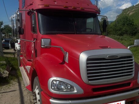 2003 Freightliner Columbia, красный, 1350000 рублей, вид 1