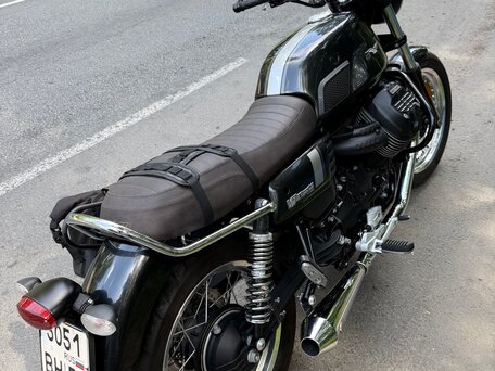 2021 Moto Guzzi V 7 III, серый, 700000 рублей, вид 4