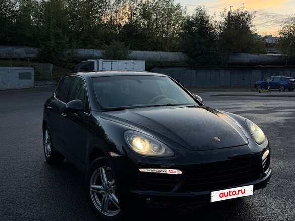 2010 Porsche Cayenne Turbo II (958), чёрный - вид 3