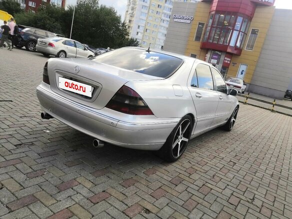 2000 Mercedes-Benz S-Класс 320 Long IV (W220), серебристый - вид 12