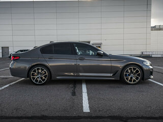2021 BMW 5 серии 530i VII (G30/G31/G38) Рестайлинг, серый, 4247000 рублей, вид 4