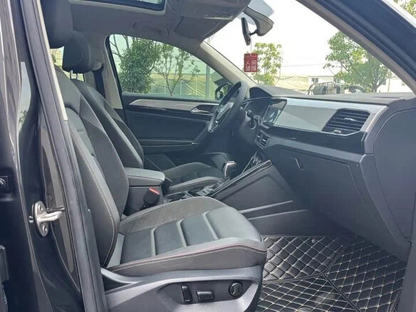2023 Volkswagen Tayron I Рестайлинг, серый, 2055000 рублей - вид 9