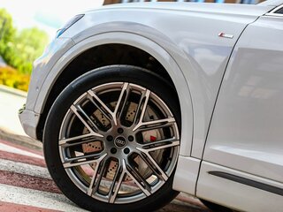 2018 Audi Q8 55 TFSI I (4M), белый, 4250000 рублей, вид 3