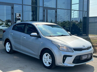 2018 Kia Rio IV, серебристый, 890000 рублей, вид 3