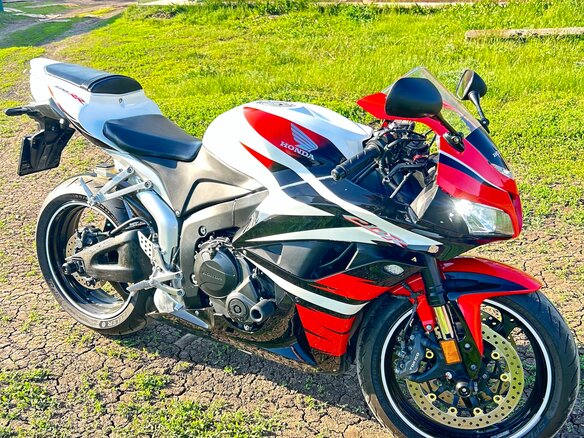 2008 Honda CBR 600RR, белый, 750000 рублей - вид 2