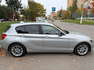2017 BMW 1 серии 118i II (F20/F21) Рестайлинг 2, серебристый, 1450000 рублей, вид 3