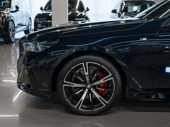 2024 BMW 5 серии 530i xDrive VIII (G60/G61/G68), синий, 8500000 рублей - вид 6
