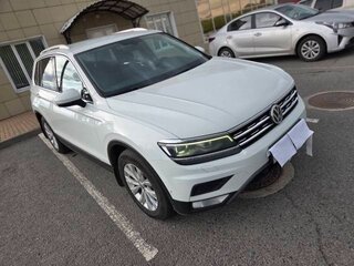 2017 Volkswagen Tiguan II, белый, 1700000 рублей, вид 3