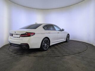 2021 BMW 5 серии 520i VII (G30/G31/G38) Рестайлинг, белый, 4400000 рублей, вид 5