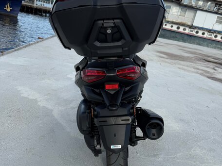 2025 Yamaha XMAX, чёрный, 770000 рублей, вид 4