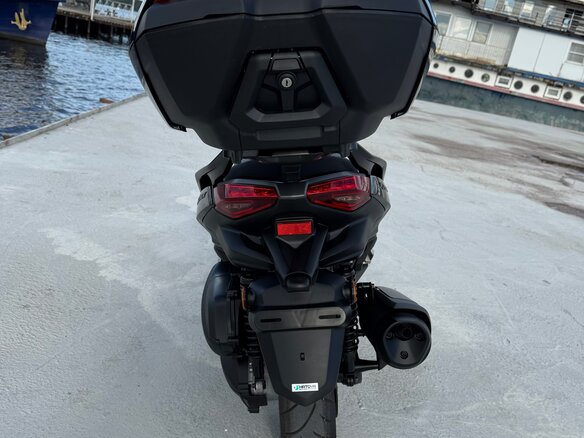 2025 Yamaha XMAX, чёрный, 760000 рублей - вид 3