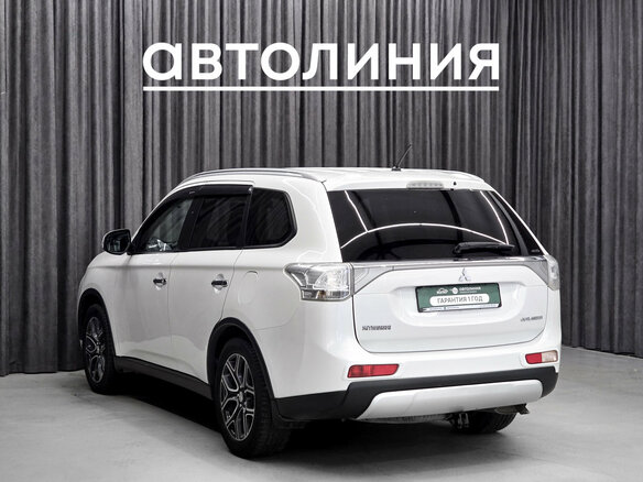2014 Mitsubishi Outlander III Рестайлинг, белый - вид 7