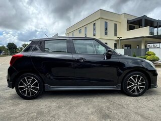 2022 Suzuki Swift Sport V, чёрный, 1590007 рублей, вид 4