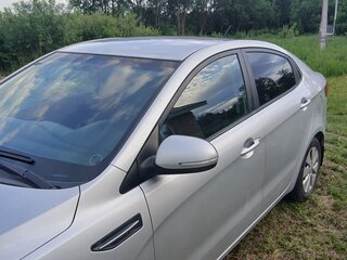 2013 Kia Rio 5-speed III, серебристый, 800000 рублей, вид 5