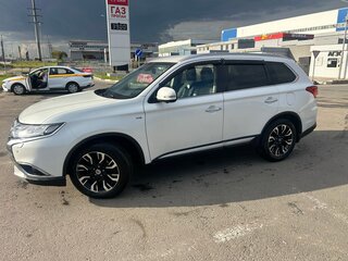 2018 Mitsubishi Outlander III Рестайлинг 2, белый, 2550000 рублей, вид 5