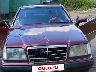 1996 Mercedes-Benz E-Класс 220 I (W124), пурпурный, 730000 рублей, вид 2