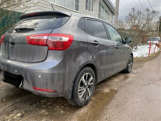 2013 Kia Rio 4-speed III, серый, 855000 рублей, вид 4
