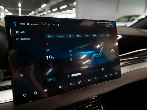 2024 BYD Han DM-i I Рестайлинг 2, чёрный - вид 18
