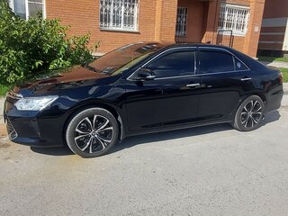 2016 Toyota Camry VII (XV50) Рестайлинг, чёрный, 2450000 рублей, вид 3