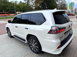 2021 Lexus LX 570 III Рестайлинг 2, белый, 8000000 рублей, вид 4
