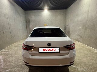 2017 Skoda Superb III, белый, 2250000 рублей, вид 3
