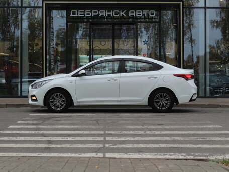 2018 Hyundai Solaris II, белый, 880000 рублей, вид 2