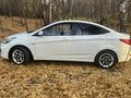 2013 Hyundai Solaris I, белый, 730000 рублей - вид 2