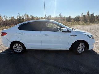 2014 Kia Rio 5-speed III, белый, 720000 рублей, вид 4