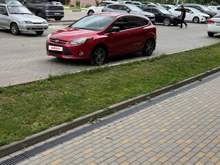 2011 Ford Focus III, красный, 600000 рублей, вид 1