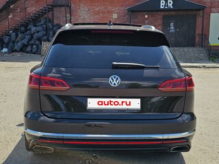 2020 Volkswagen Touareg III, коричневый, 5050000 рублей, вид 5