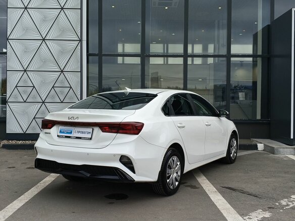 2021 Kia Cerato IV Рестайлинг, белый, 1149000 рублей - вид 4