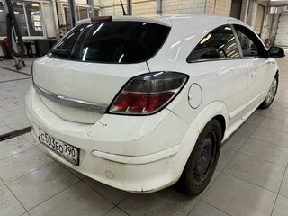 2010 Opel Astra GTC H Рестайлинг, белый, 790000 рублей, вид 3