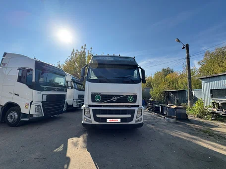 2010 Volvo FH, белый, 3100000 рублей, вид 1